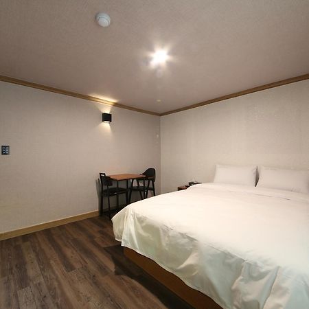 Art Hotel Gumi Exterior foto